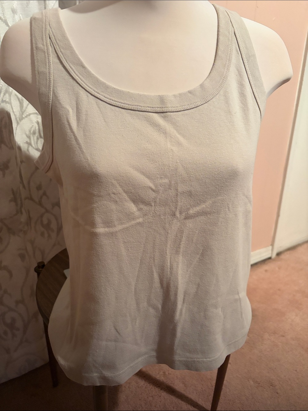 Reitmans Cream Scoop Neck Tank